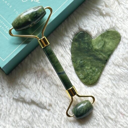 Forrest Serpentine Jade Roller and Gua Sha Set Sculpting Tools Facial Lift and Glow ฟอร์เรสท์ ลูกกลิ้งหยก และแผ่นกัวซา เชท - Image 7